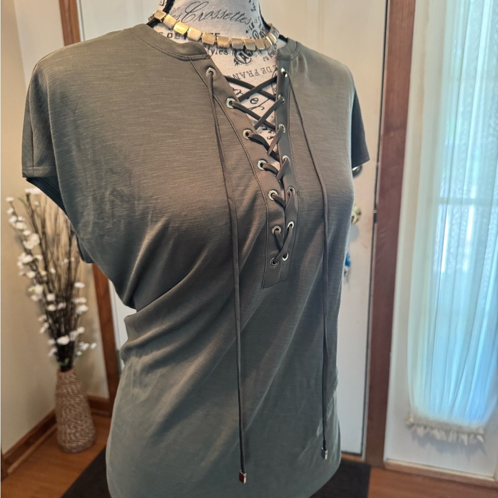 White House Black Market Green Tie Front Short Sleeve Tee size S - Picture 2 of 10